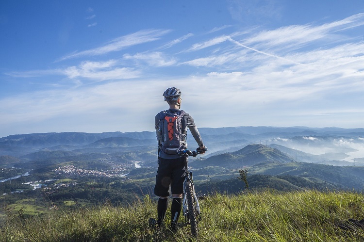 Randonnée en montagne : quelle tente à vélo choisir ?
