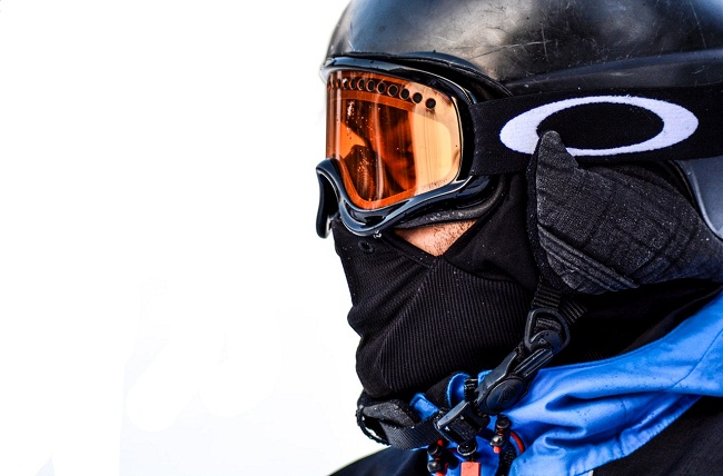 Comment changer l’écran/verre de son masque de ski Oakley ?