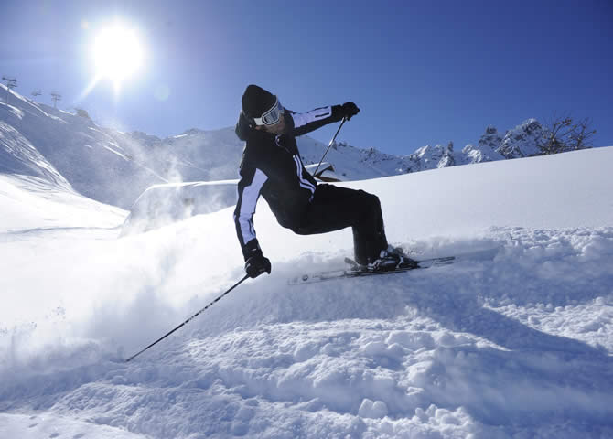 Kevlar, Titane, Carbone... Focus sur le matériel de ski de luxe!